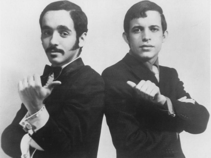 Black and white publicity photo of Willie Colón and Héctor Lavoe in suits